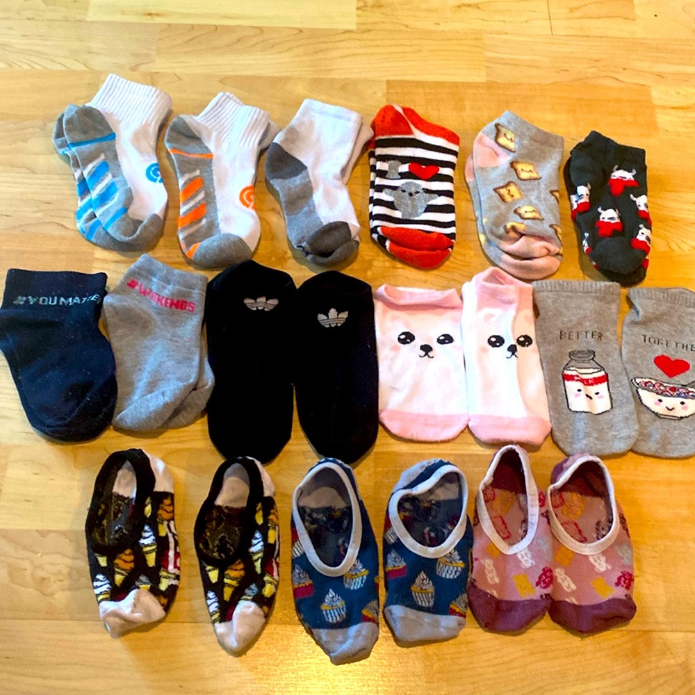 $5 final offer before donating Lot of 14 pairs of kids socks